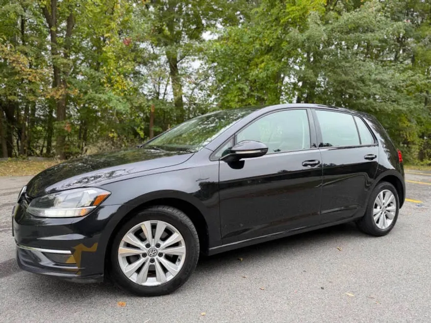 2018 Volkswagen Golf TSI SE photo 1
