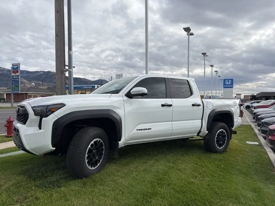 2024 Toyota Tacoma TRD Off-Road 4x4 photo 1