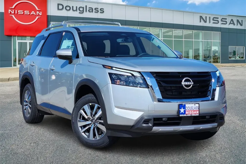 2025 Nissan Pathfinder SL photo 1