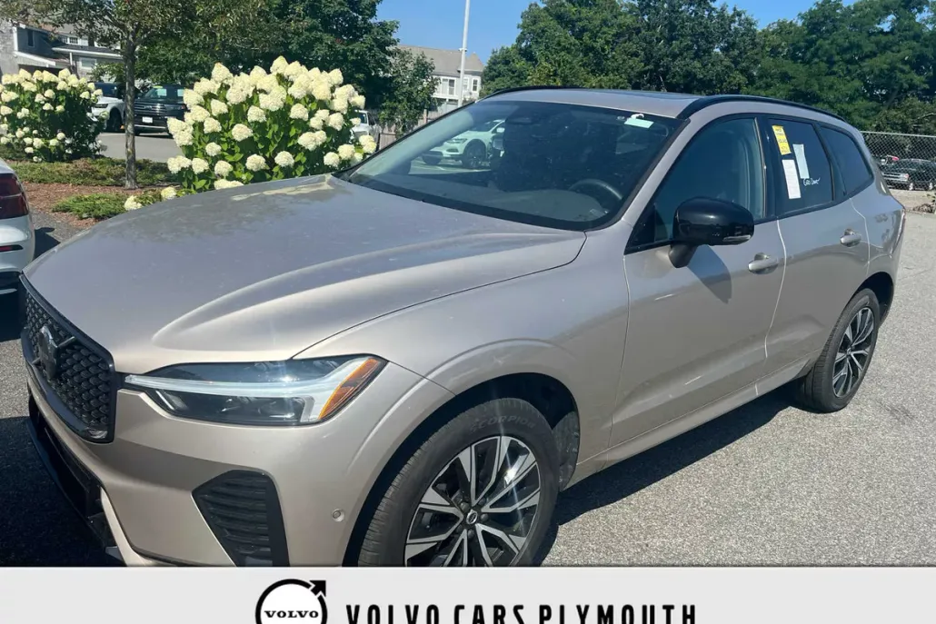 2025 Volvo XC60 B5 Plus photo 1