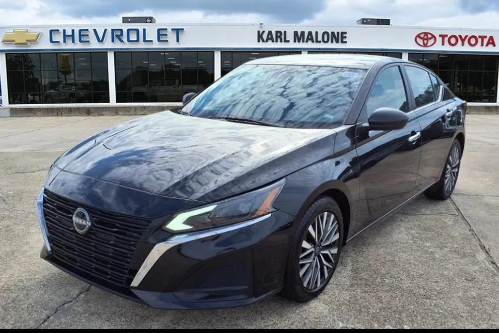 2024 Nissan Altima 2.5 SV photo 1