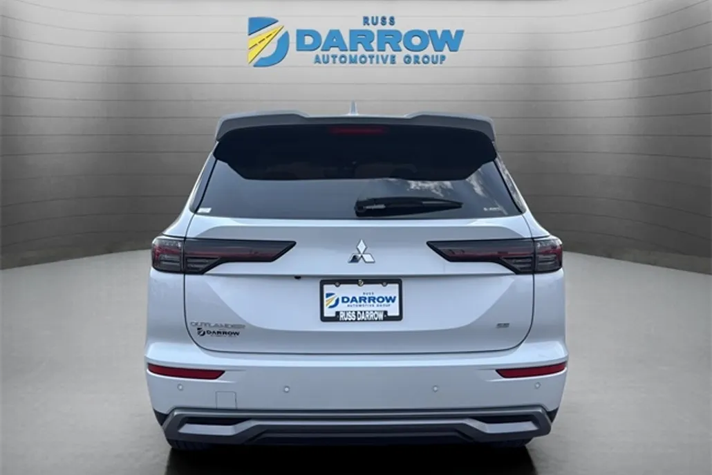 2025 Mitsubishi Outlander SE photo 1