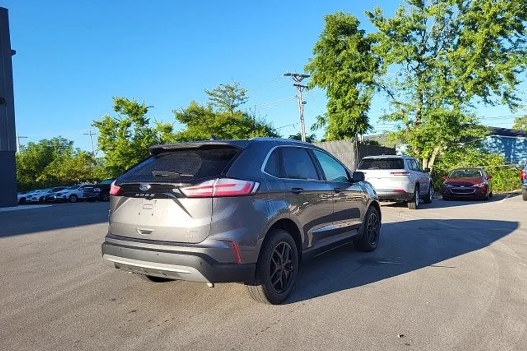 2023 Ford Edge SEL photo 1