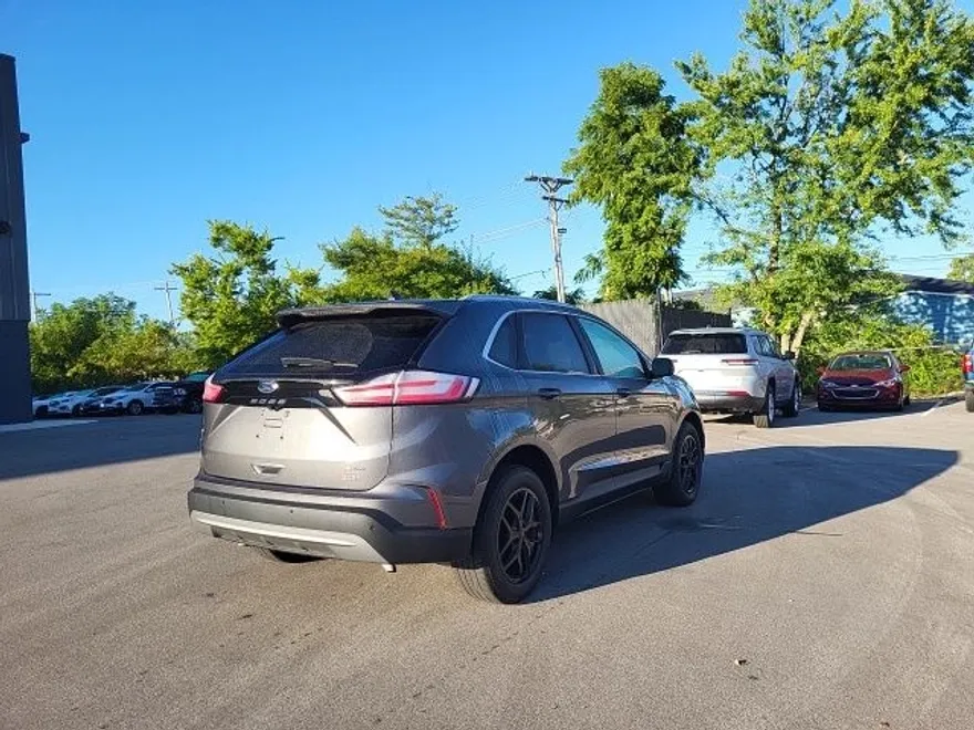 2023 Ford Edge SEL photo 1