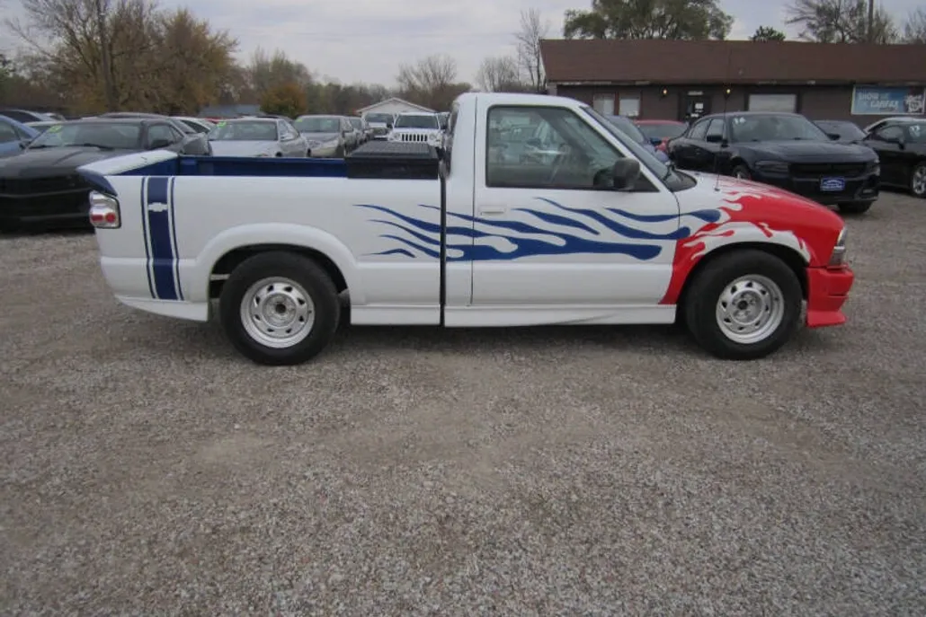 2000 Chevrolet S-10 Pickup photo 1