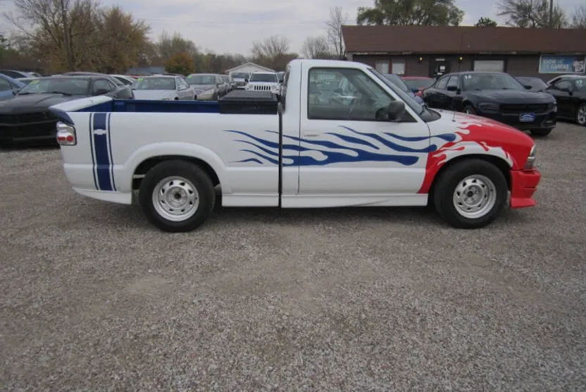 2000 Chevrolet S-10 Pickup photo 1