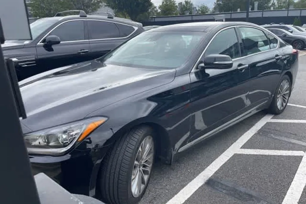 2015 Hyundai Genesis 3.8 RWD photo 1