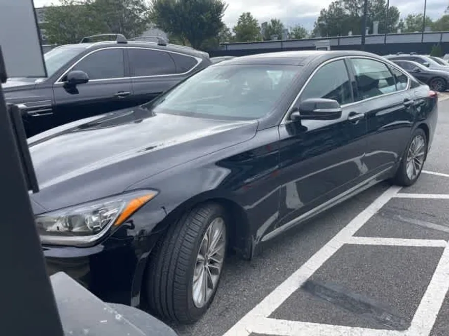 2015 Hyundai Genesis 3.8 RWD photo 1