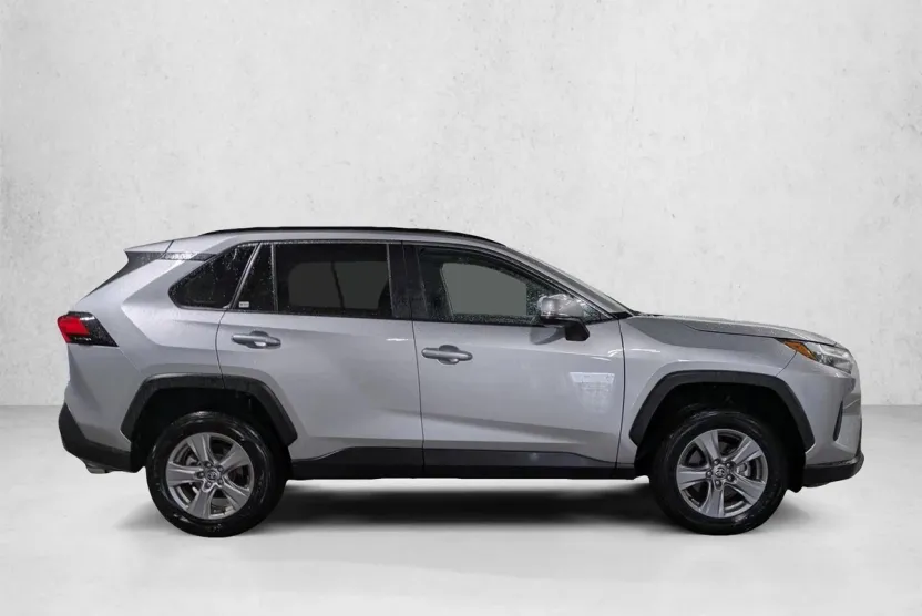 2024 Toyota RAV4 XLE photo 1