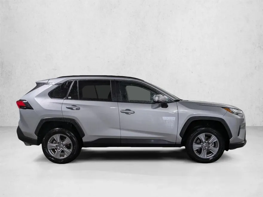 2024 Toyota RAV4 XLE photo 1