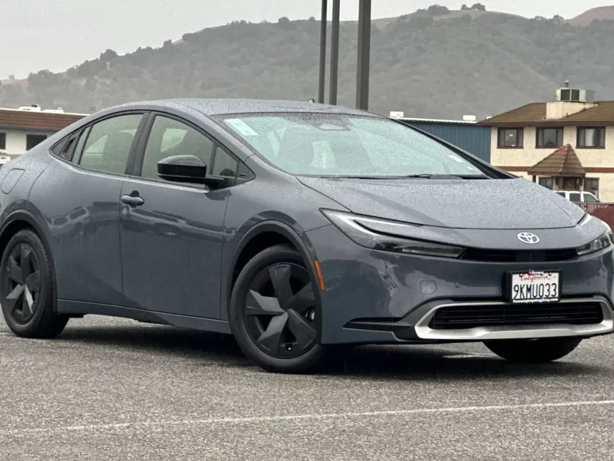 2024 Toyota Prius Prime SE photo 1