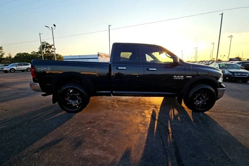 2015 Ram 1500 SLT photo 1