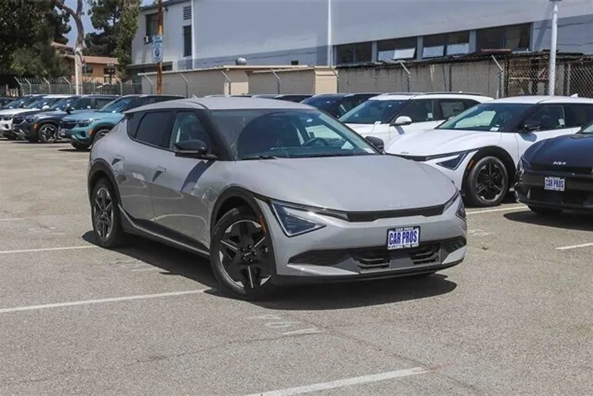 2025 Kia EV6 Light Wind photo 1