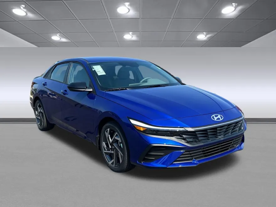 2025 Hyundai Elantra SEL Sport photo 1