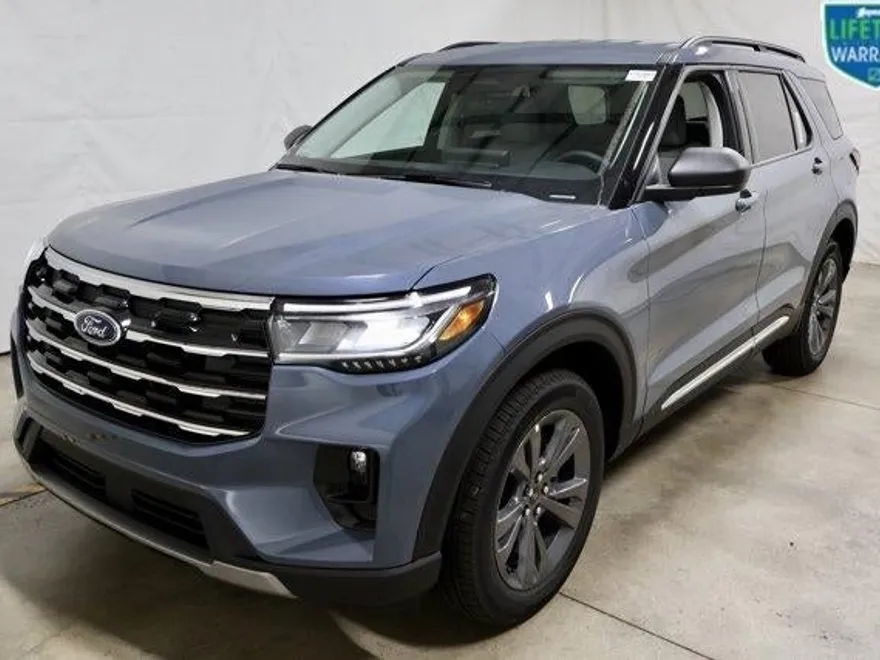2025 Ford Explorer photo 1