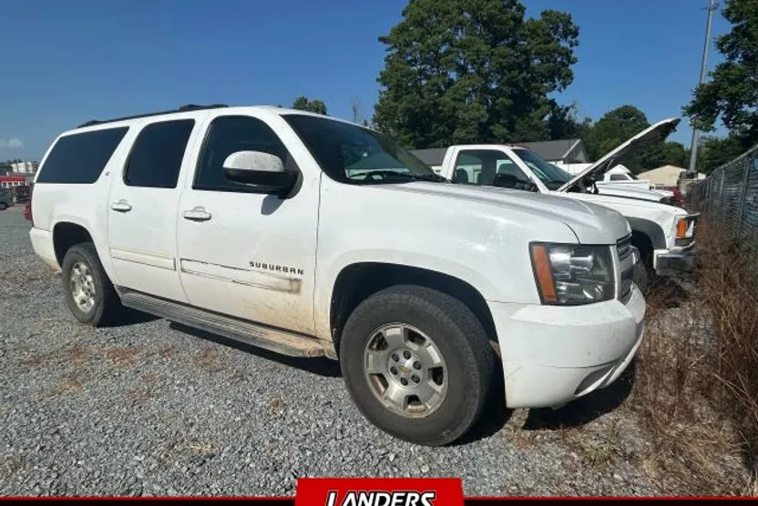 2012 Chevrolet Suburban 1500 LT photo 1