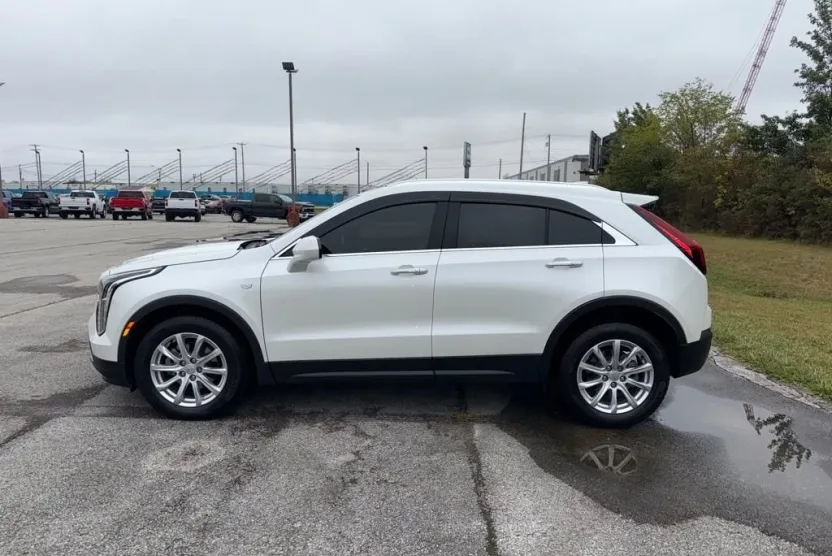 2021 Cadillac XT4 Luxury photo 1