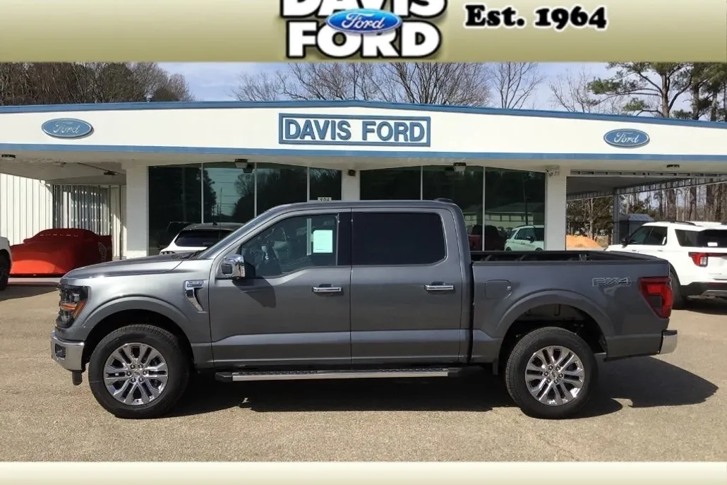 2025 Ford F-150 XLT photo 1