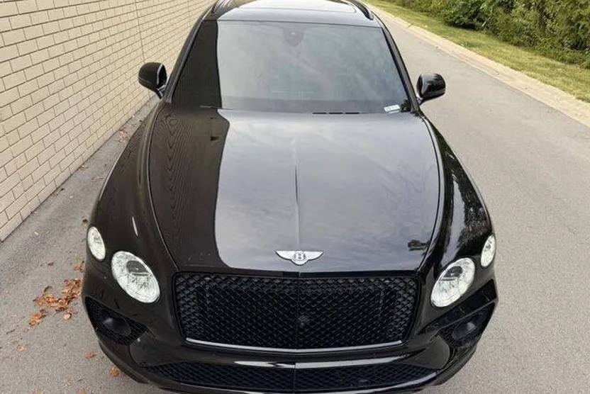 2021 Bentley Bentayga V8 photo 1