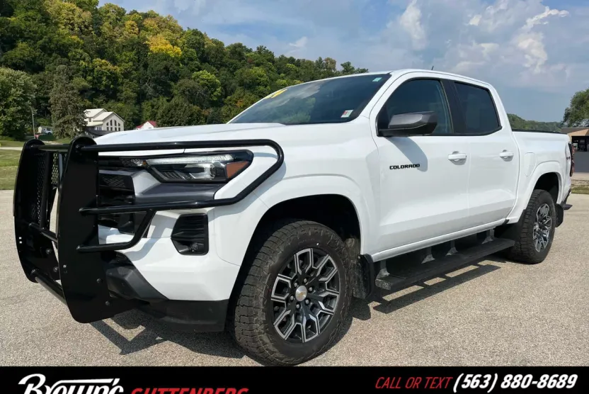2024 Chevrolet Colorado LT photo 1