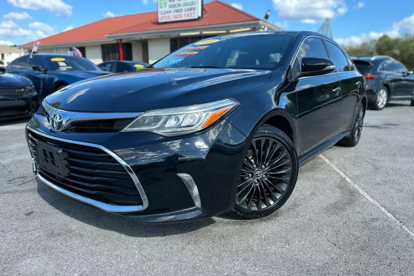 2016 Toyota Avalon XLE photo 1