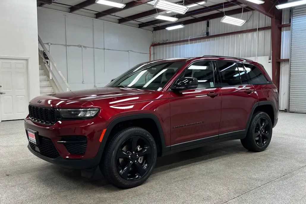 2023 Jeep Grand Cherokee Altitude photo 1