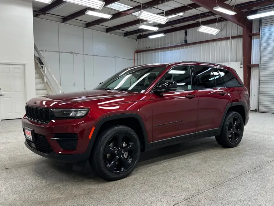 2023 Jeep Grand Cherokee Altitude photo 1
