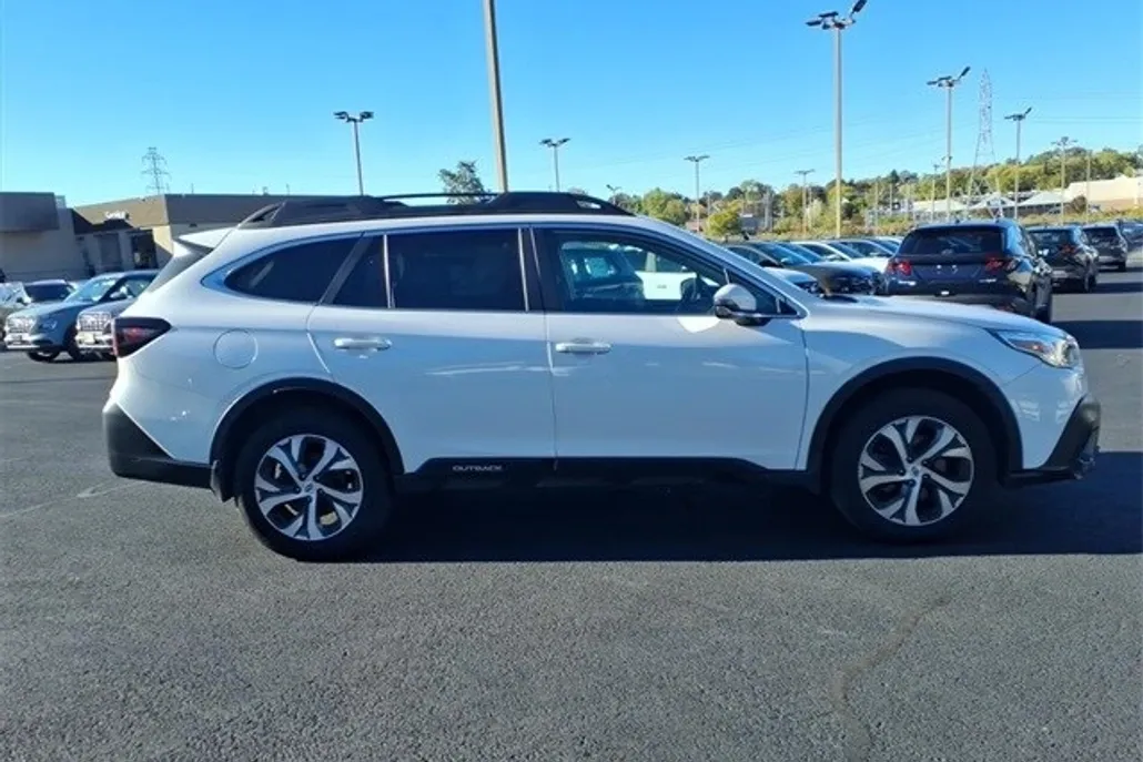 2022 Subaru Outback Limited XT photo 1