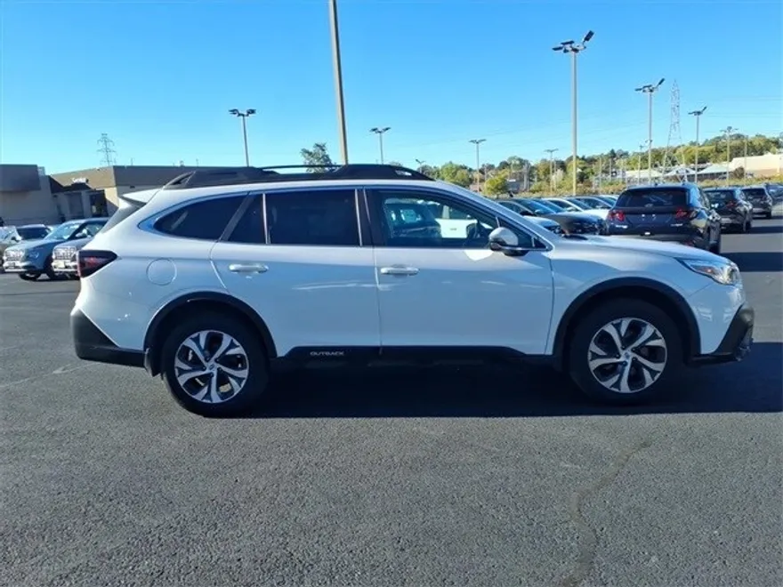 2022 Subaru Outback Limited XT photo 1