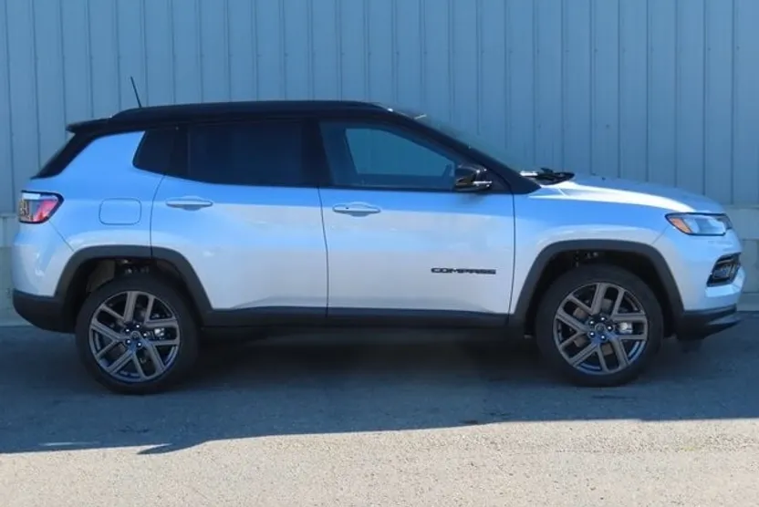 2026 Jeep Compass Limited Altitude photo 1
