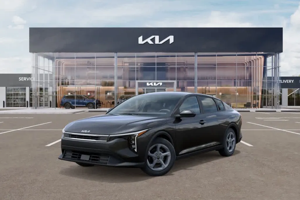 2025 Kia K4 LXS photo 1