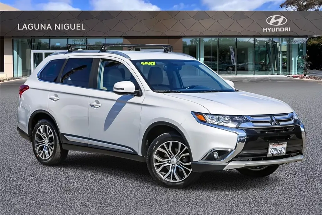 2017 Mitsubishi Outlander SEL photo 1