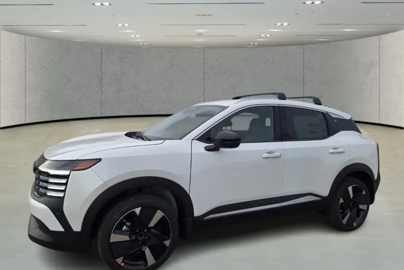 2026 Nissan Kicks SR photo 1
