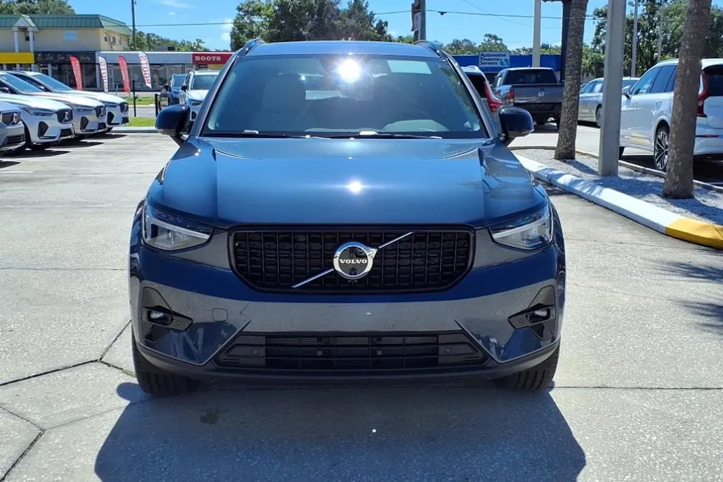 2026 Volvo XC40 Plus photo 1