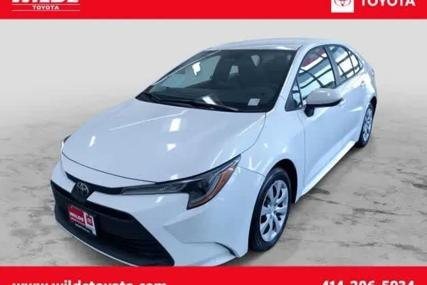 2024 Toyota Corolla LE photo 1