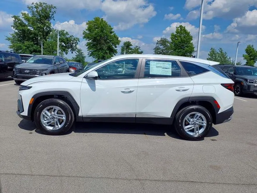 2025 Hyundai Tucson SE photo 1