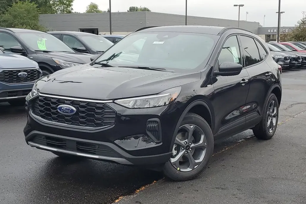 2025 Ford Escape ST-Line photo 1