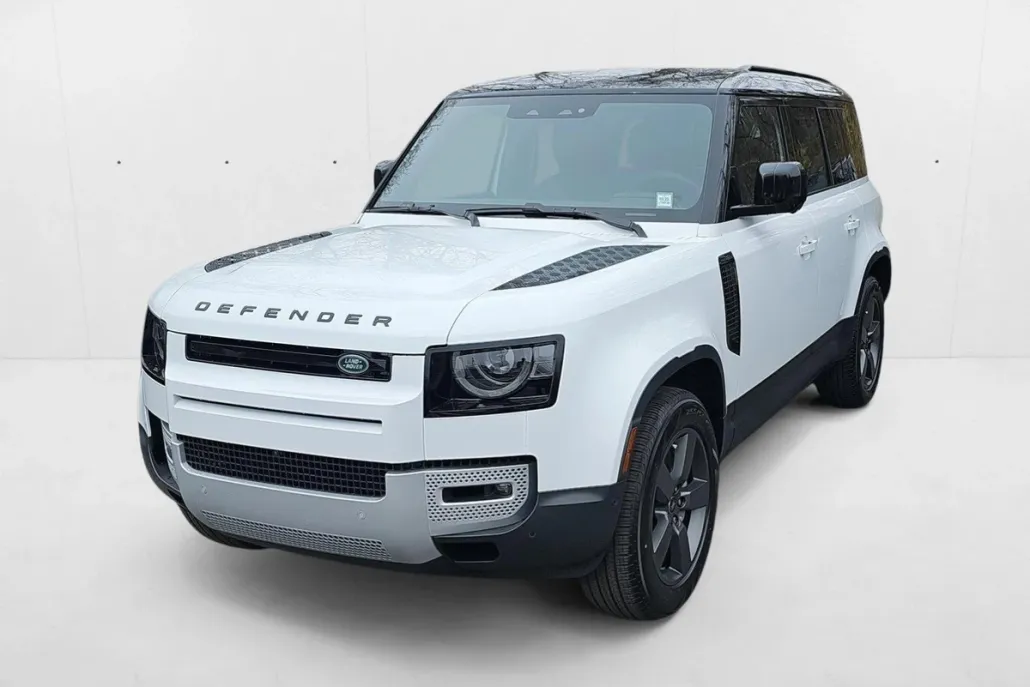 2025 Land Rover Defender 110 S photo 1