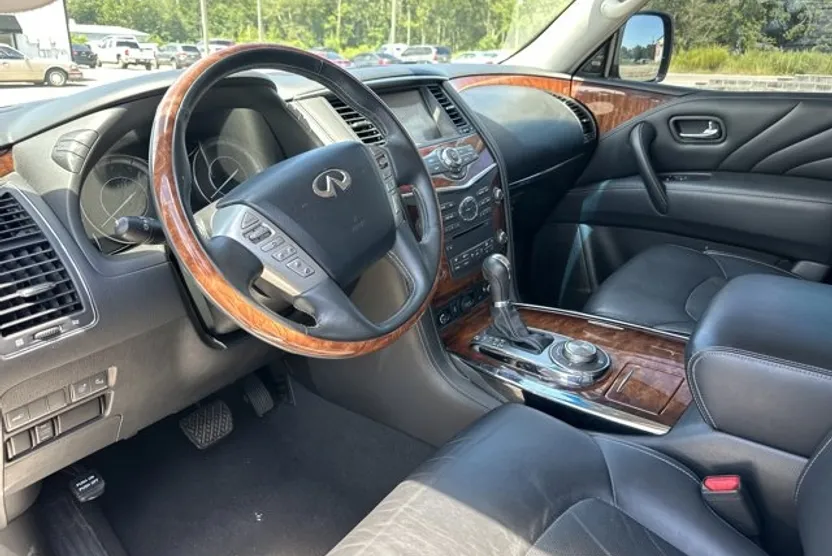 2017 Infiniti QX80 photo 1