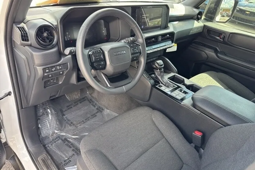 2025 Toyota Highlander Hybrid photo 1