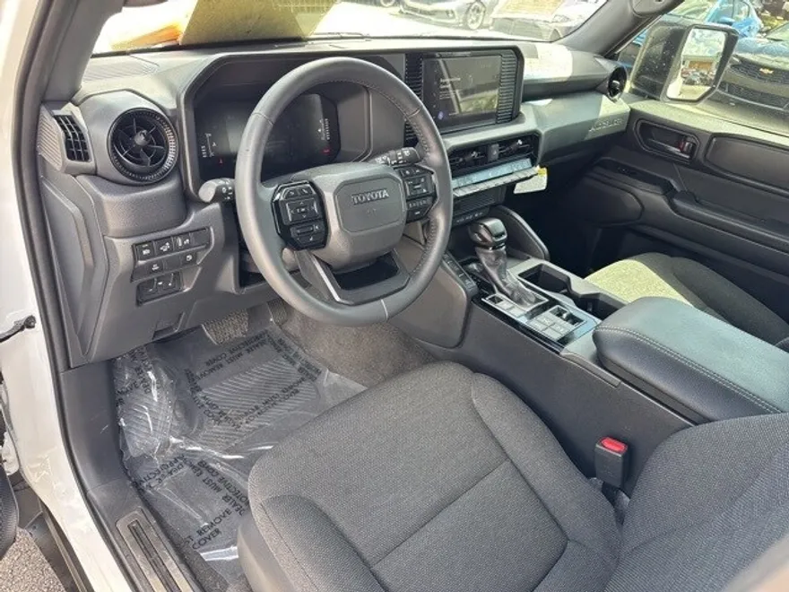 2025 Toyota Highlander Hybrid photo 1