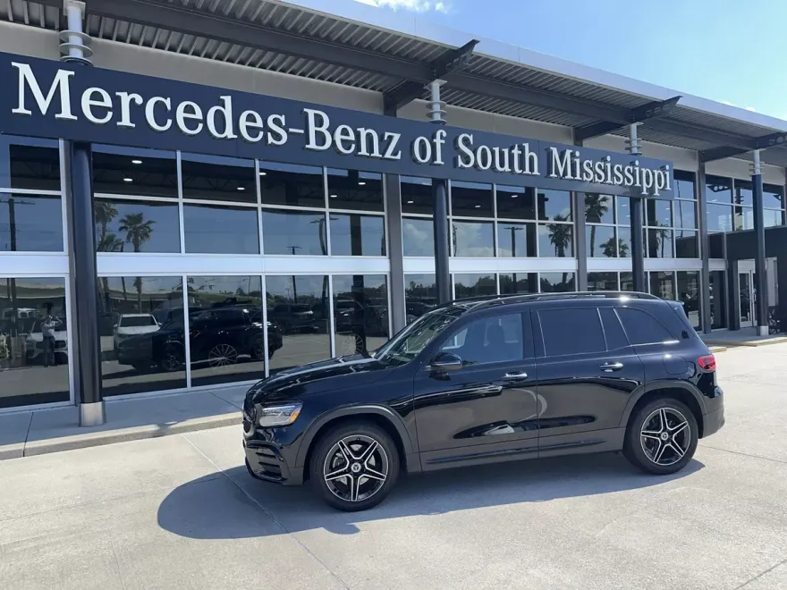 2025 Mercedes Benz GLB 250 photo 1
