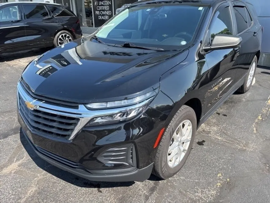 2022 Chevrolet Equinox LS photo 1