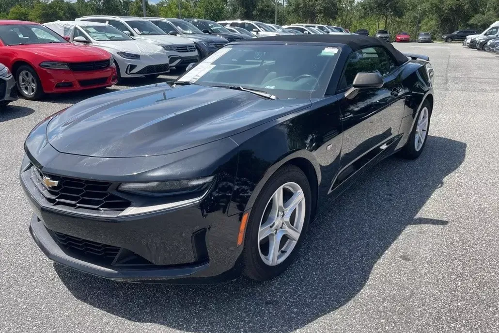 2023 Chevrolet Camaro 1LT photo 1