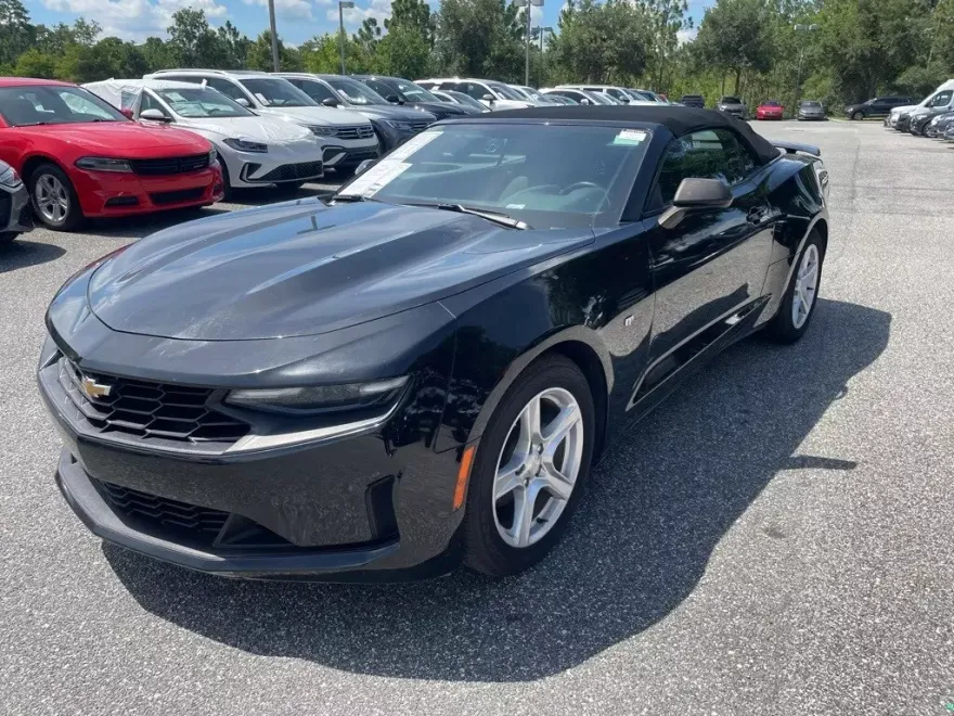 2023 Chevrolet Camaro 1LT photo 1