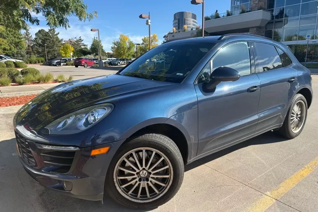 2016 Porsche Macan S photo 1