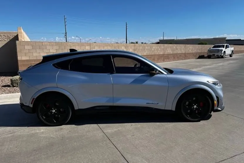 2022 Ford Mustang Mach-E GT photo 1