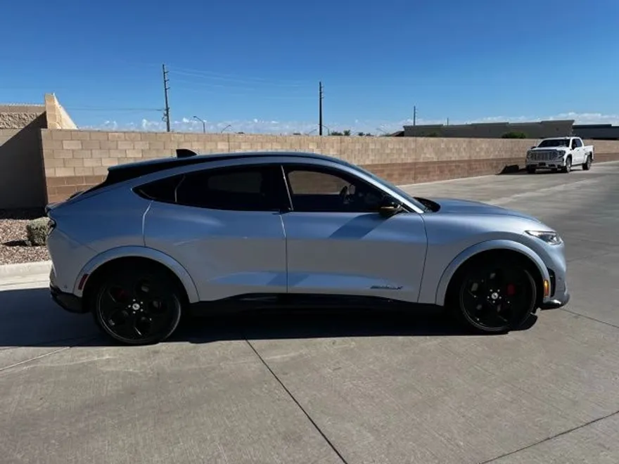 2022 Ford Mustang Mach-E GT photo 1