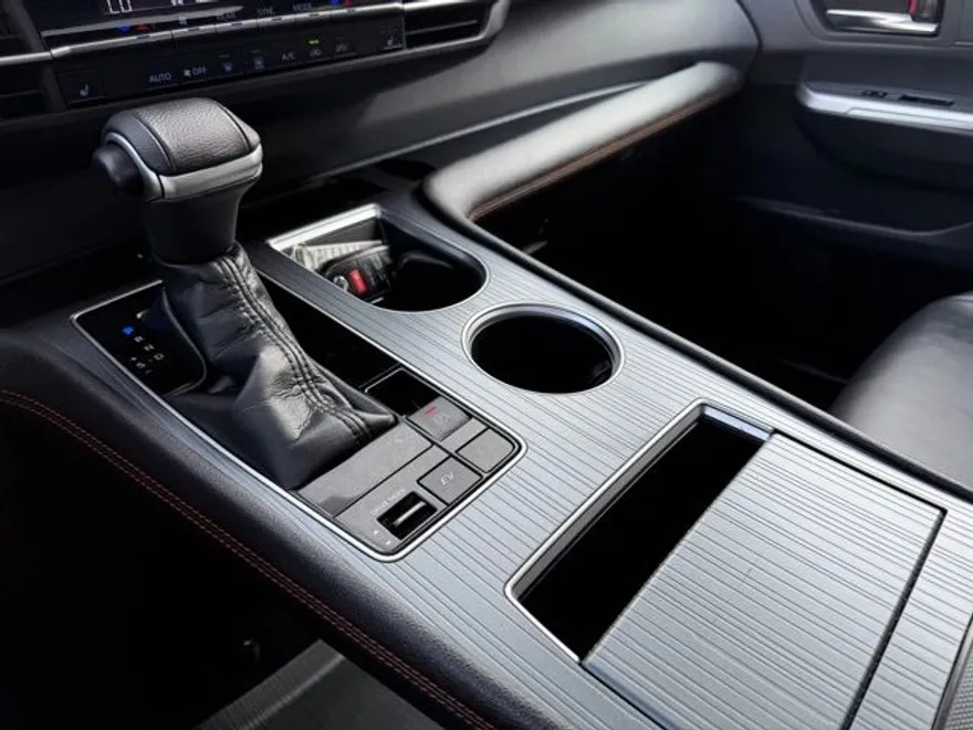 2022 Toyota Sienna XSE photo 31
