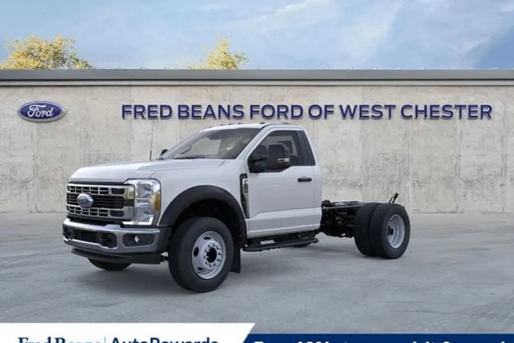 2025 Ford F-600 photo 1